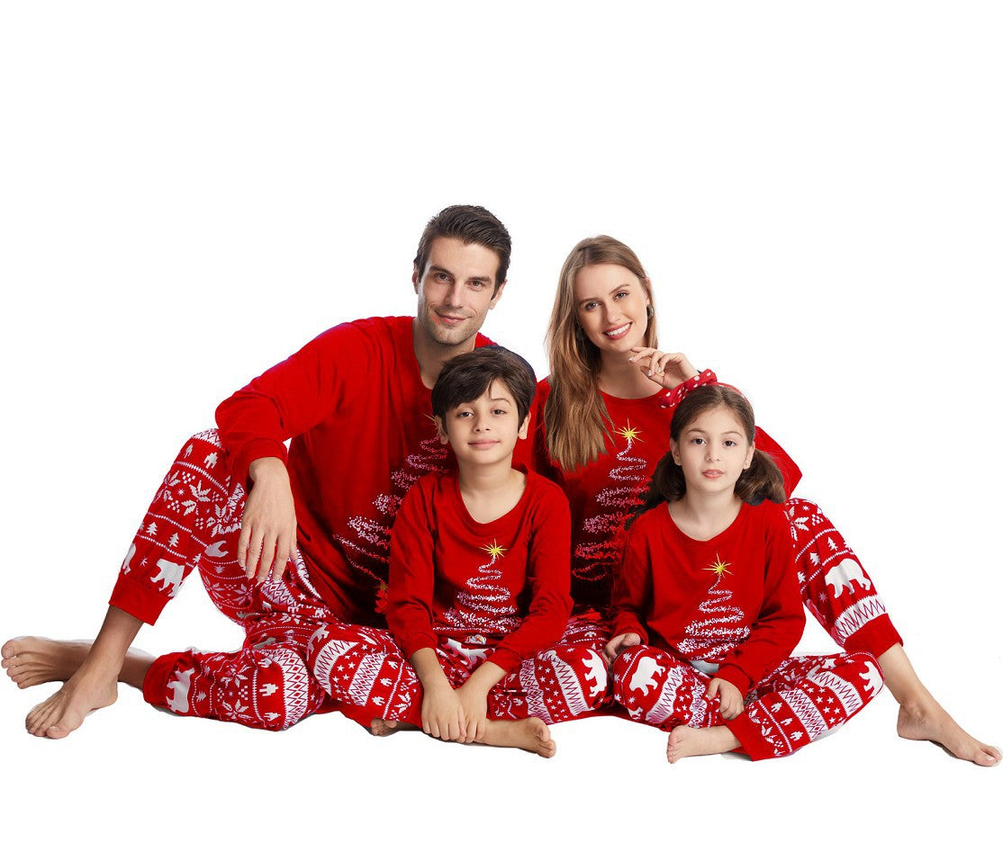 Créez des souvenirs magiques en famille avec notre pyjama de Noël assorti 🎄❤️